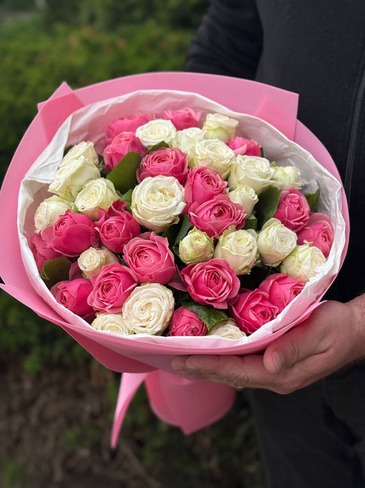 39 троянд сорт Піоновидні Міс Бомбастік та Лайт