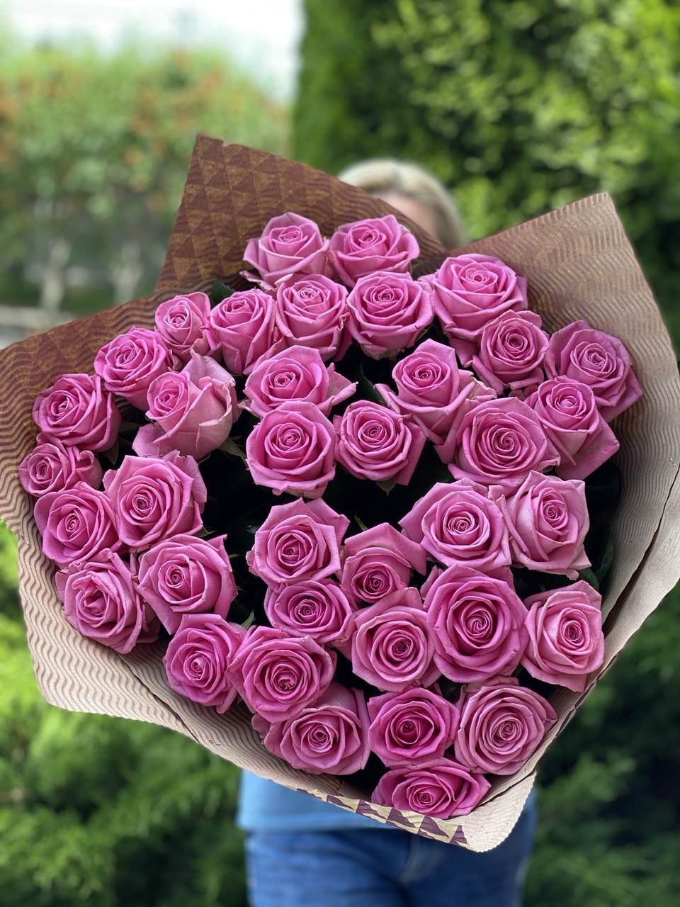 51 roses of the Aqua variety