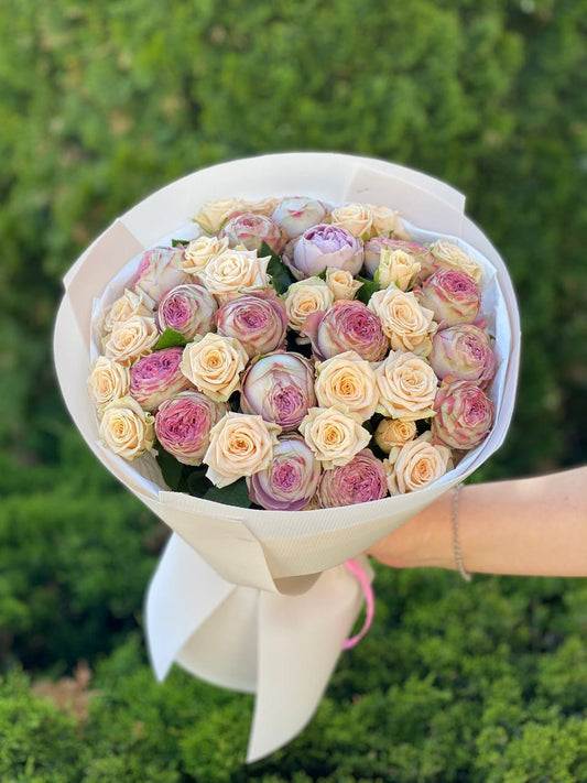 39 піоновидних троянд сорт Таня та Лавандові