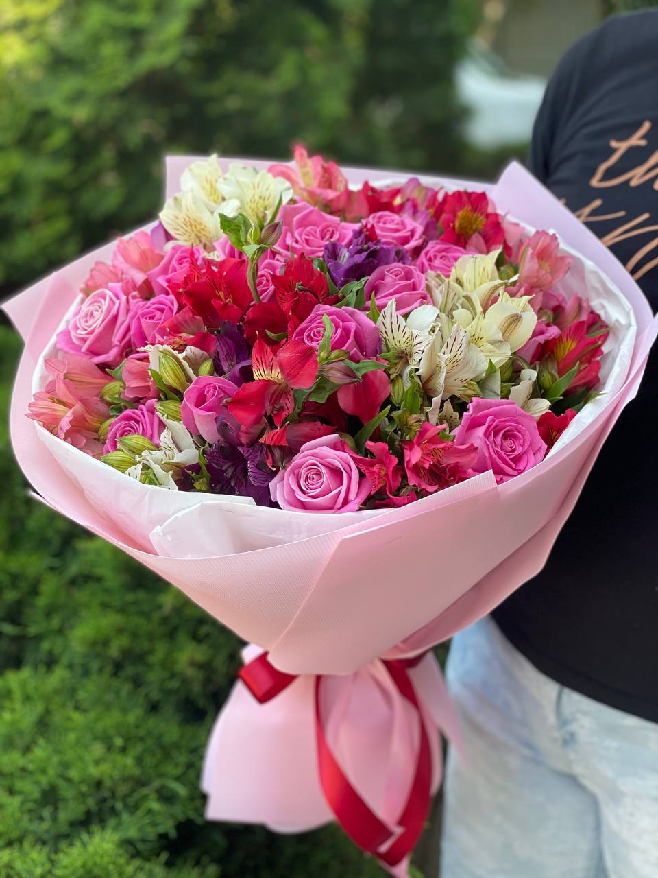 Bouquet of 39 stems Aqua variety and Alstroemeria