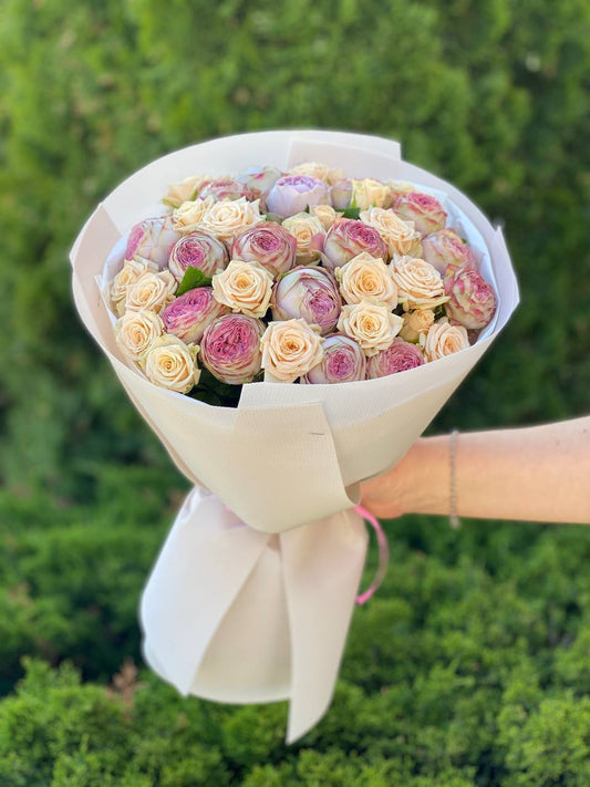 39 піоновидних троянд сорт Таня та Лавандові