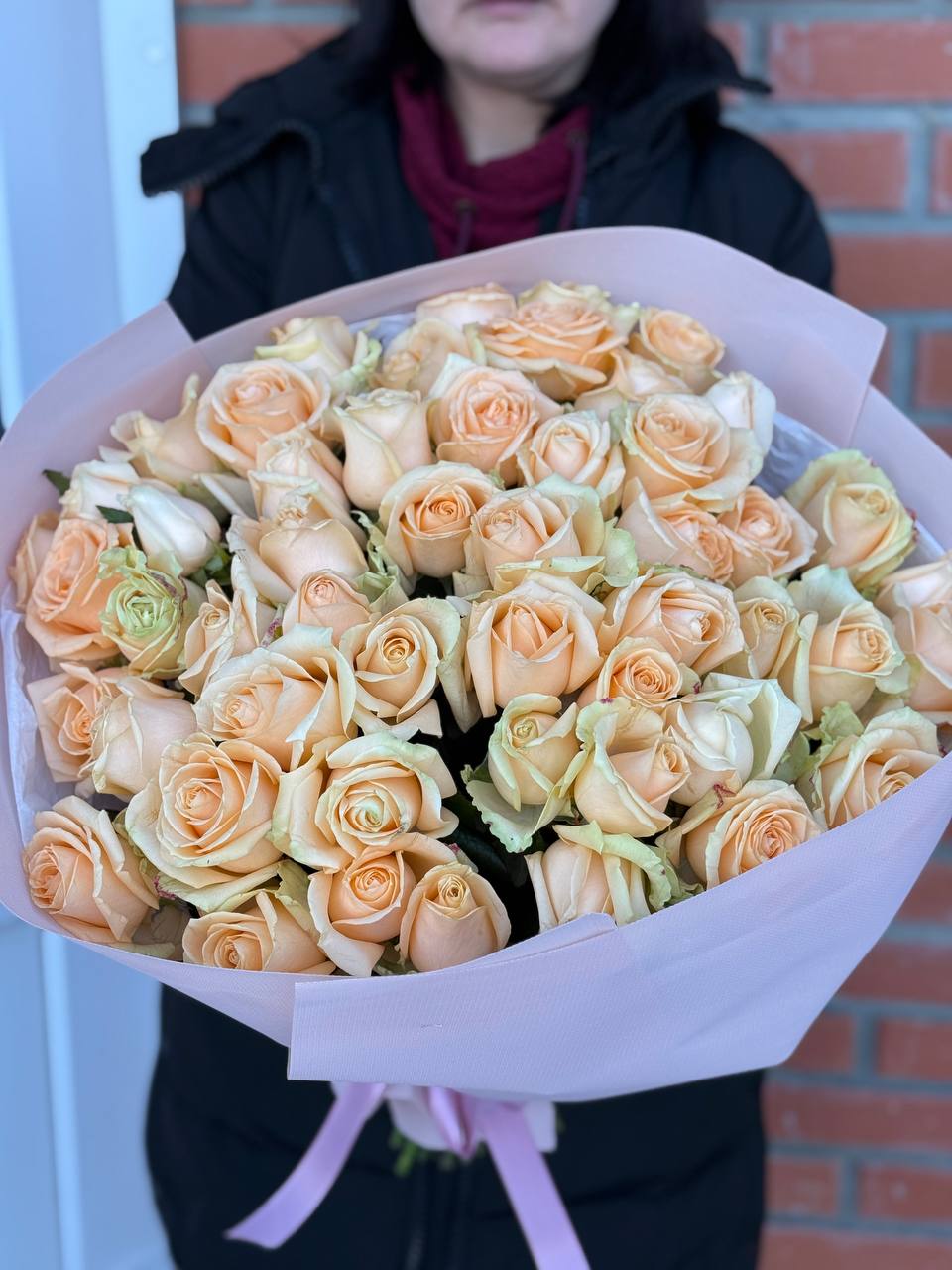 51 roses of the Peach Avalanche variety