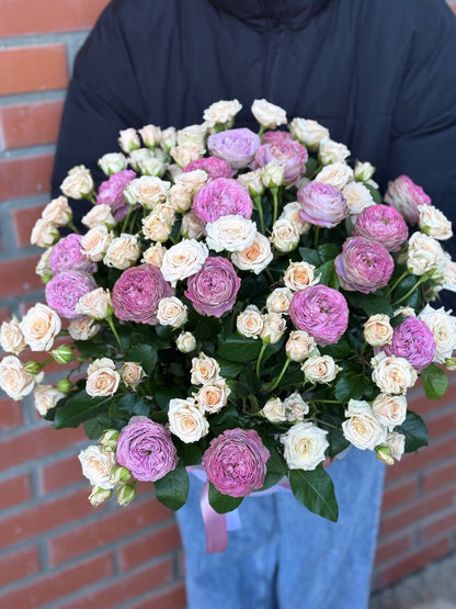 Hat Box size XL 51 Roses (Variety Lavender and Tania)
