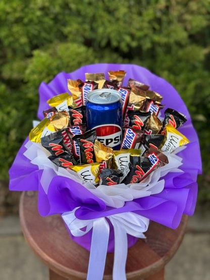 Chocolates in a hat box, Snickers and Pepsi, size M
