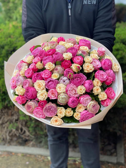 101 Spray Roses (Varieties Tanja, Lavender, Lavender Lace)
