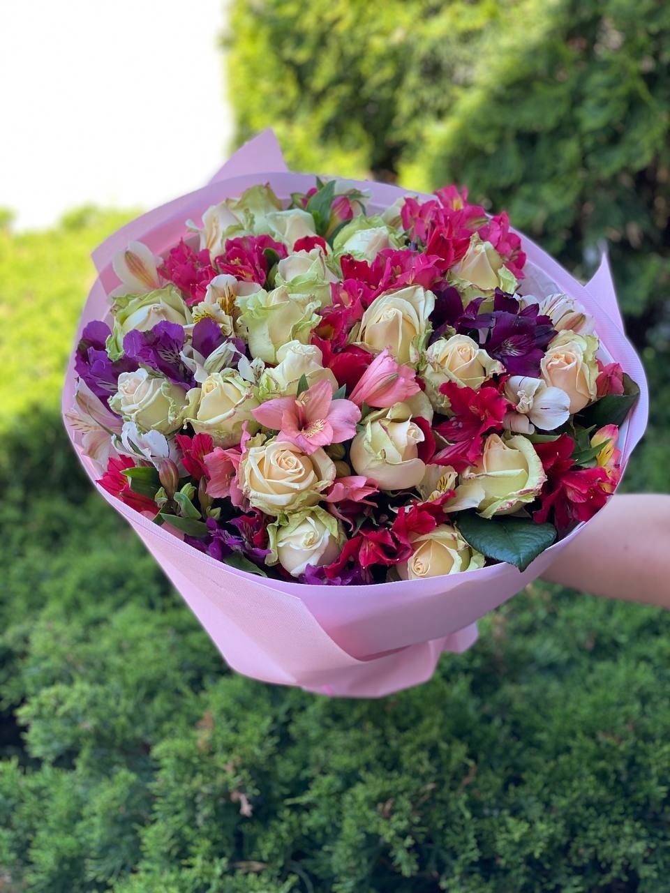 Bouquet of 39 stems Vanda variety and Alstroemeria