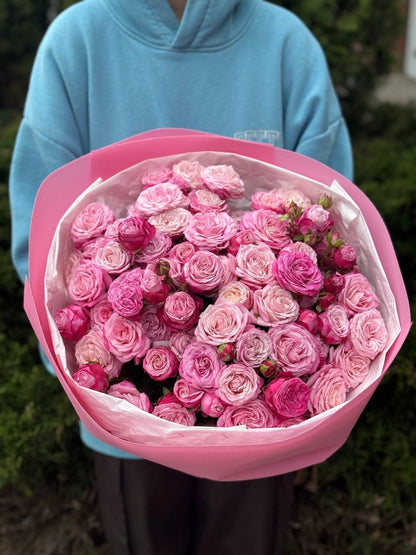 51 peony-shaped roses of the Lady Bombastic variety