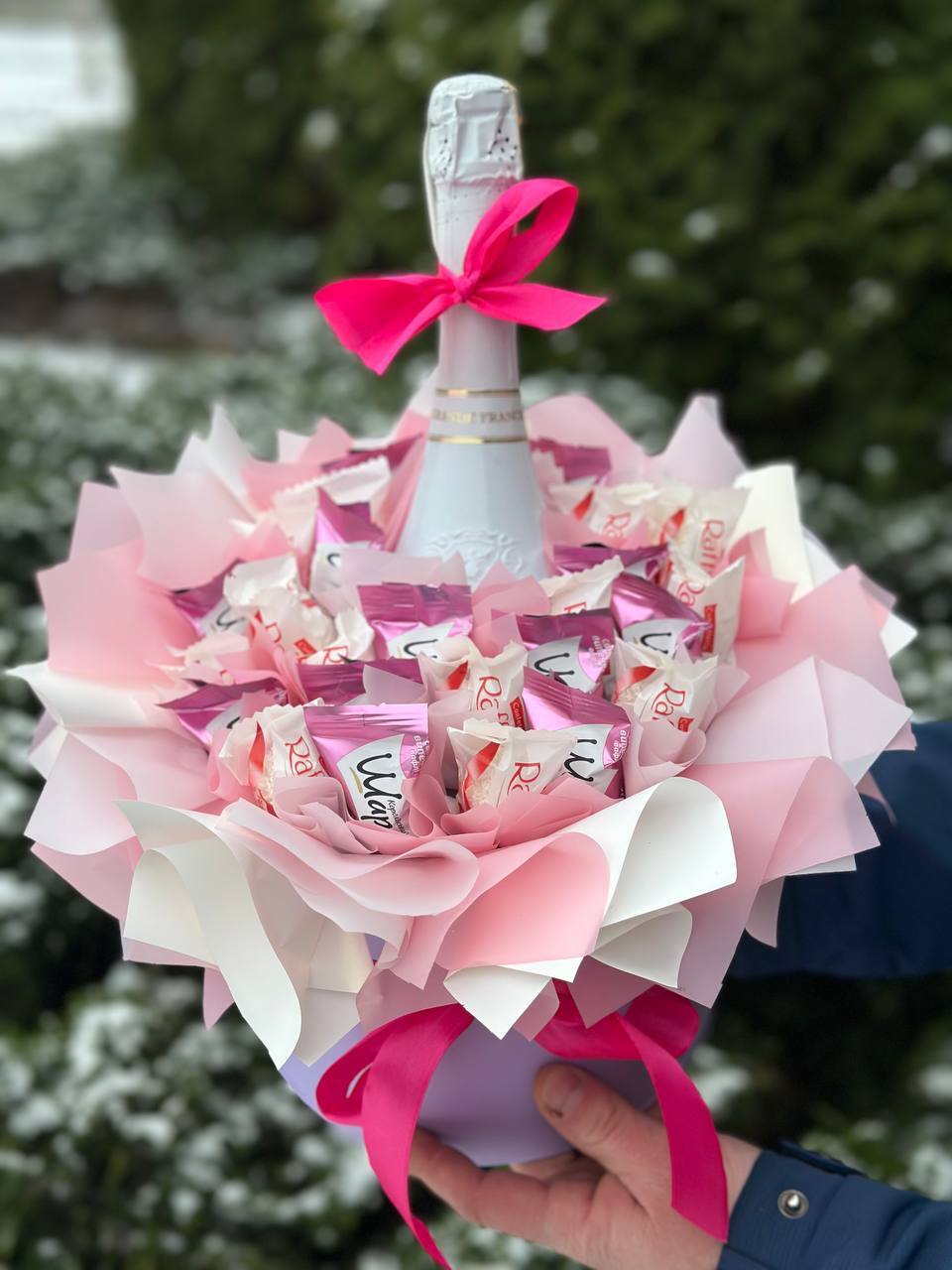 Gift box size M (chocolates and festive drink)
