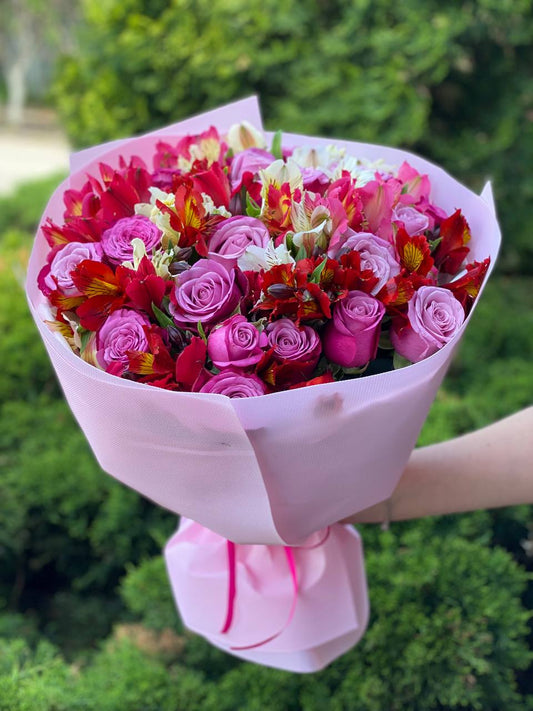 Bouquet of 39 stems Prince of Persia variety and Alstroemeria