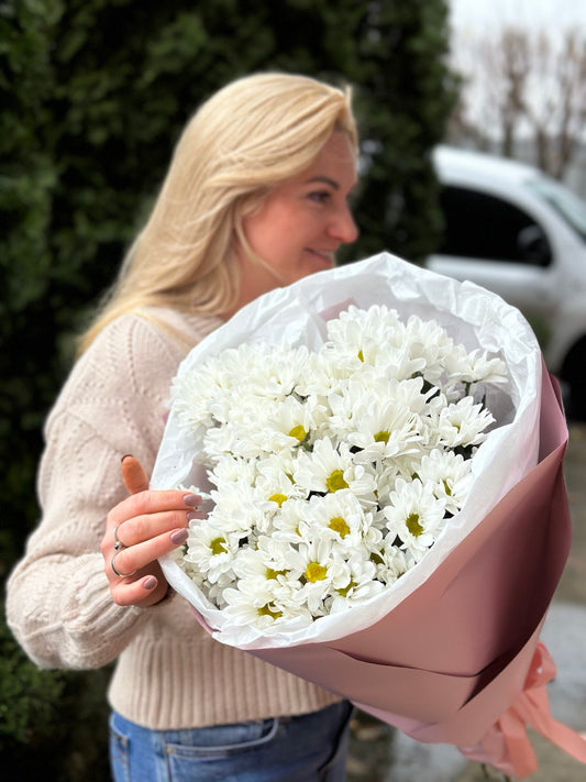 9 spray chrysanthemums (variety White daisy-like)