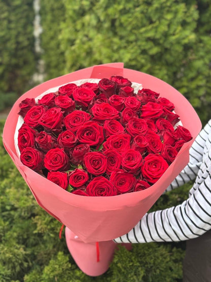 51 roses of the Grand Prix variety