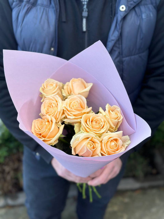 9 roses (variety Peach Avalanche) 50 cm