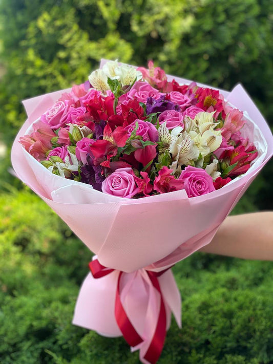Bouquet of 39 stems Aqua variety and Alstroemeria
