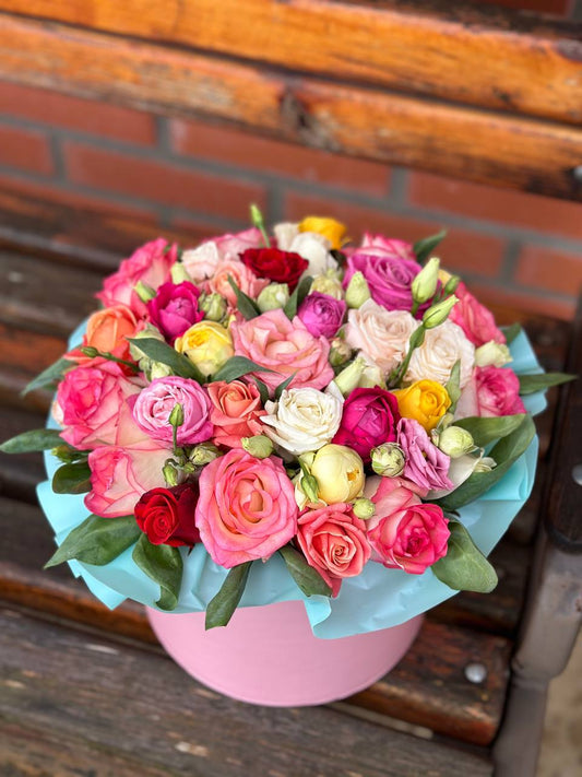 Flowers in a hat box, size M