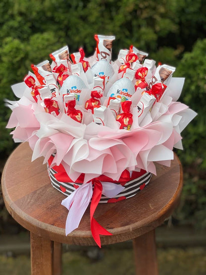 Box with Kinder chocolates and Kinder Joy, size M