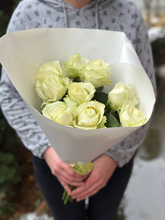 9 roses (color White) 50 cm