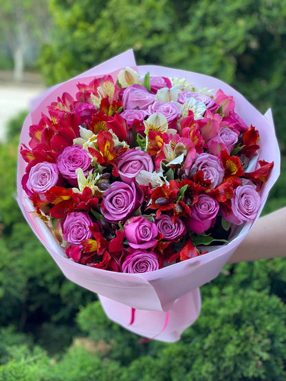 Bouquet of 39 stems Prince of Persia variety and Alstroemeria