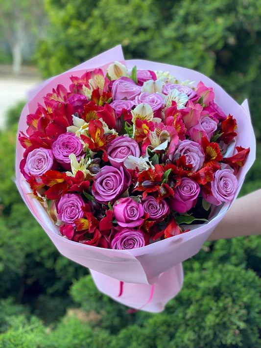 Bouquet of 39 stems Prince of Persia variety and Alstroemeria