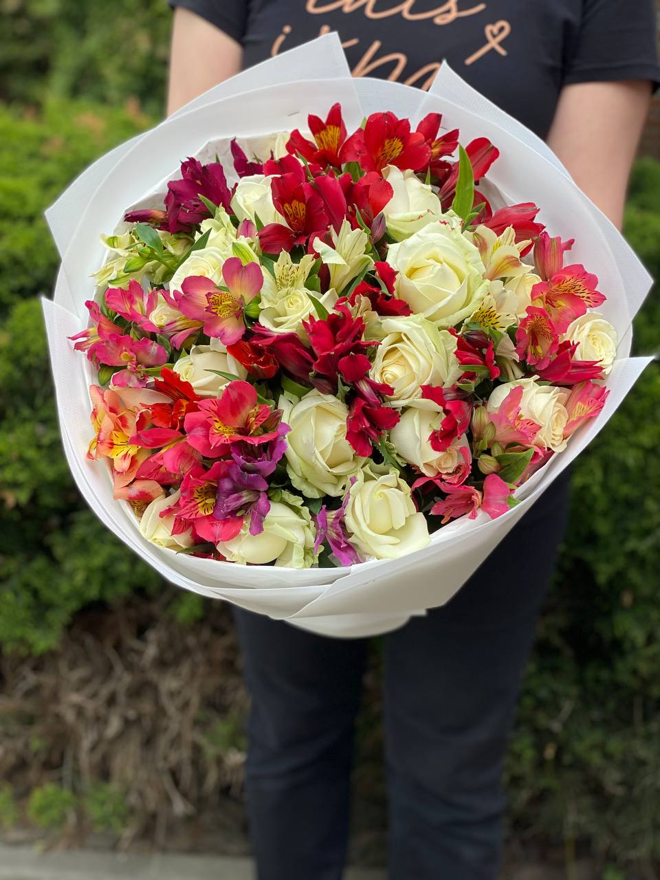 Bouquet of 39 stems Avalanche variety and Alstroemeria