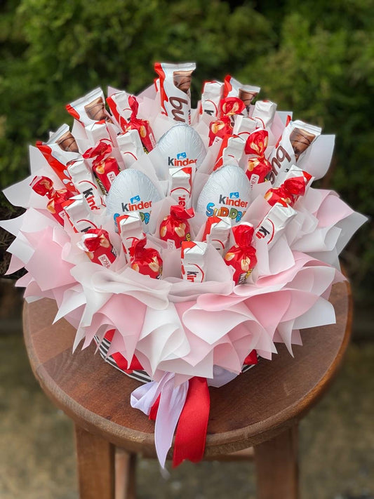 Box with Kinder chocolates and Kinder Joy, size M