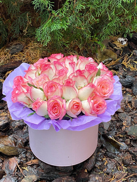 Flowers in a hat box, size M, variety Jumilia