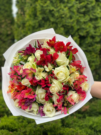 Bouquet of 39 stems Avalanche variety and Alstroemeria