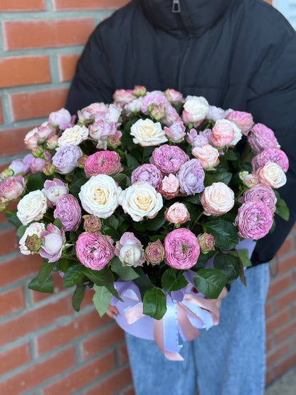 Hat Box size XL 51 Roses (Variety Bombastic, Lavender)
