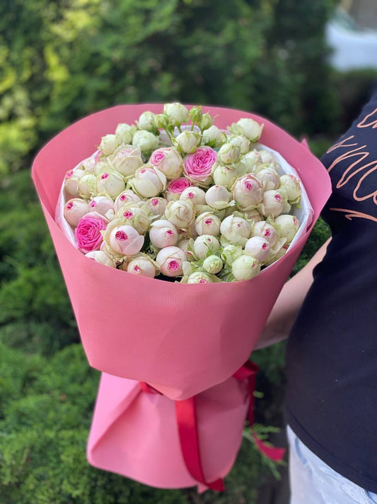 19 spray peony-shaped roses Gelato