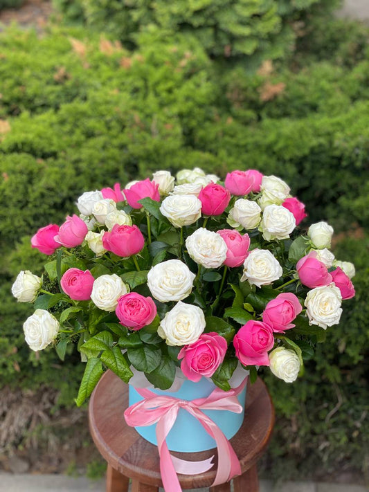 Hat Box size XL 51 Roses (Variety Miss Bombastic and Line)
