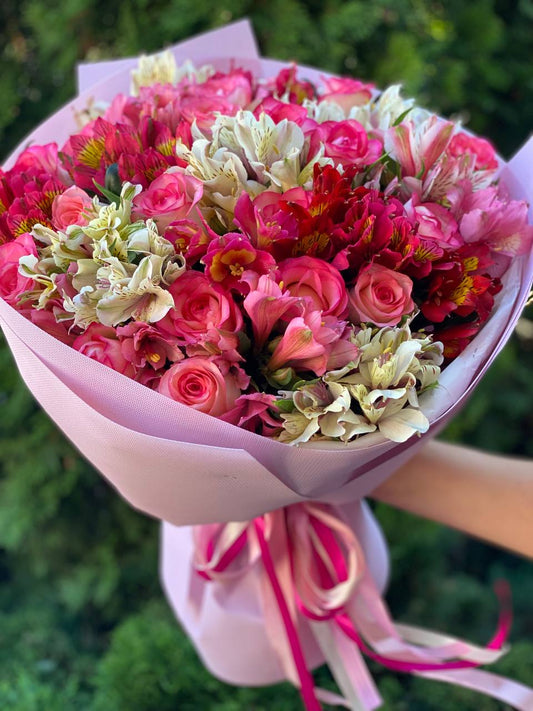 Bouquet of 39 stems Jumilia variety and Alstroemeria