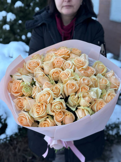 51 roses of the Peach Avalanche variety