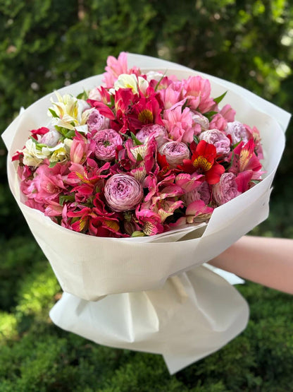 Bouquet of 39 stems Lavender variety and Alstroemeria