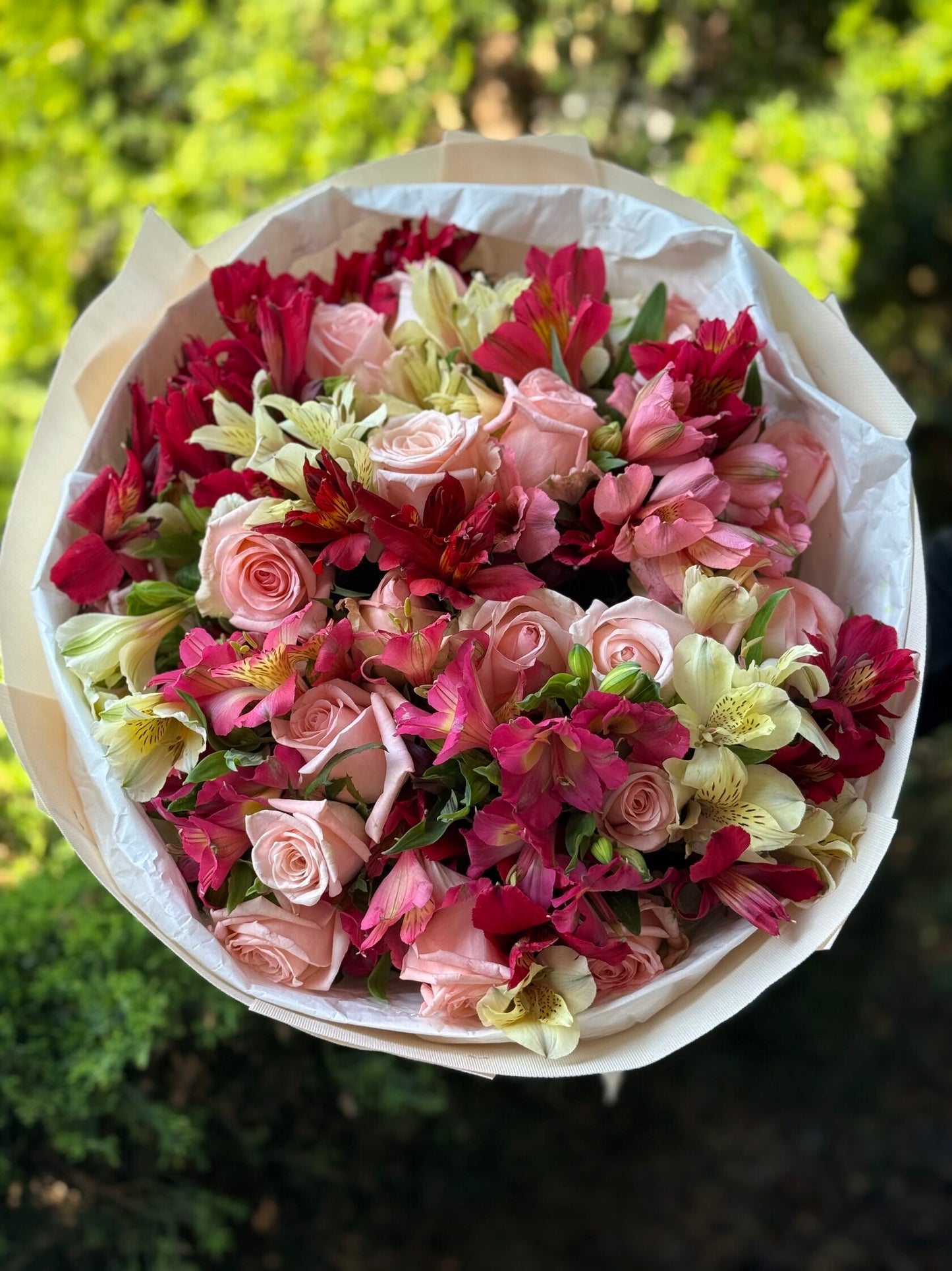 Bouquet of 39 stems Prince of Persia variety and Alstroemeria