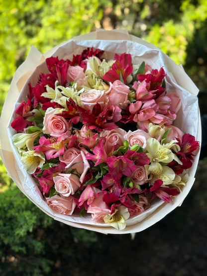 Bouquet of 39 stems Prince of Persia variety and Alstroemeria