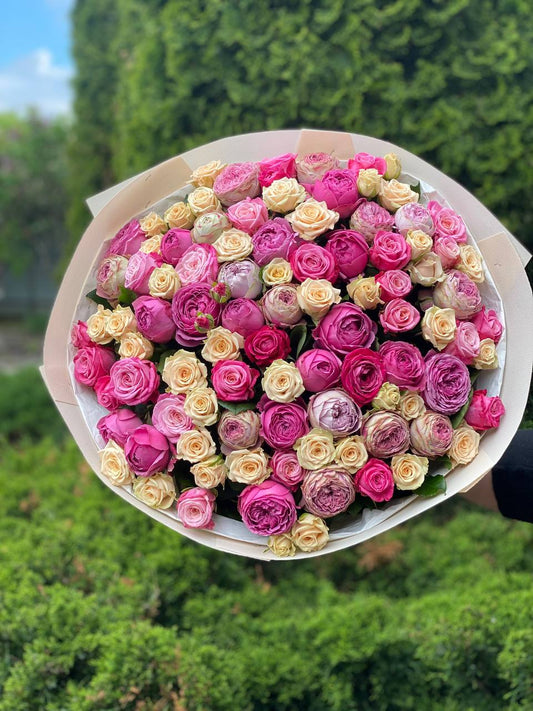 101 Spray Roses (Varieties Tanja, Lavender, Lavender Lace)
