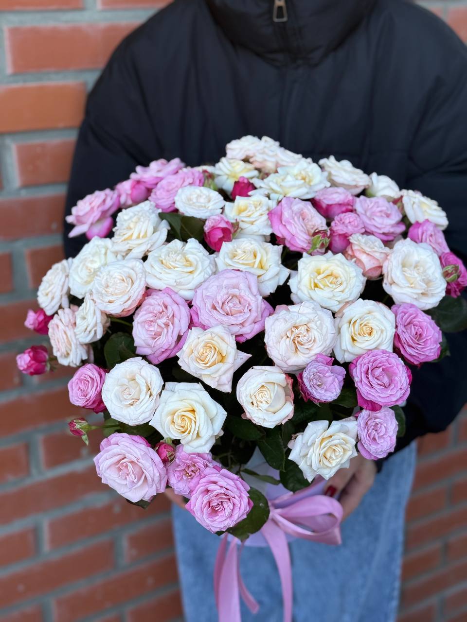 Hat Box size XL 51 Roses (Variety Bombastic, Lady Bombastic)
