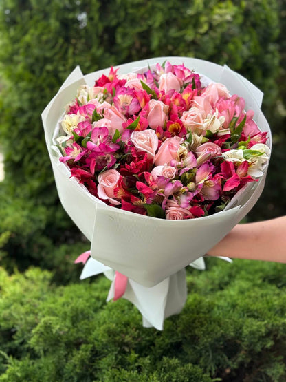 Bouquet of 39 stems Prince of Persia variety and Alstroemeria