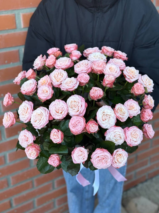 Hat Box size XL 51 Roses (Variety Bombastic)
