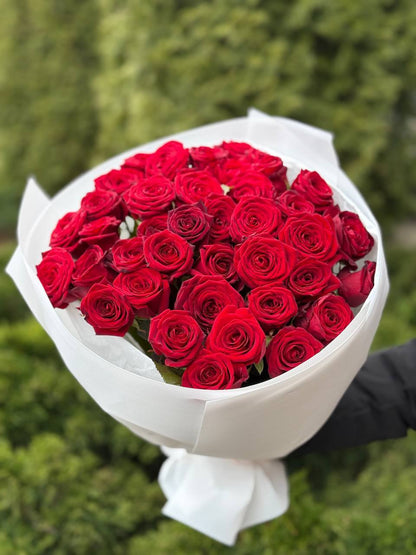 39 Roses Variety Red Naomi