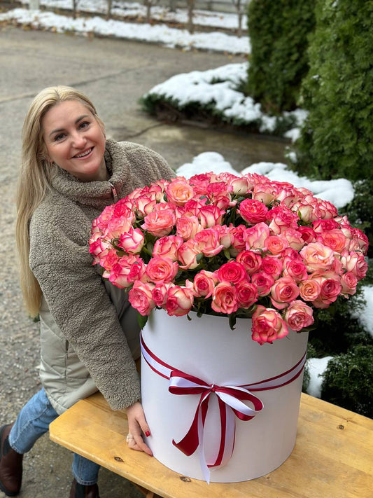 Hat Box 101 Roses (Variety Jumilia)
