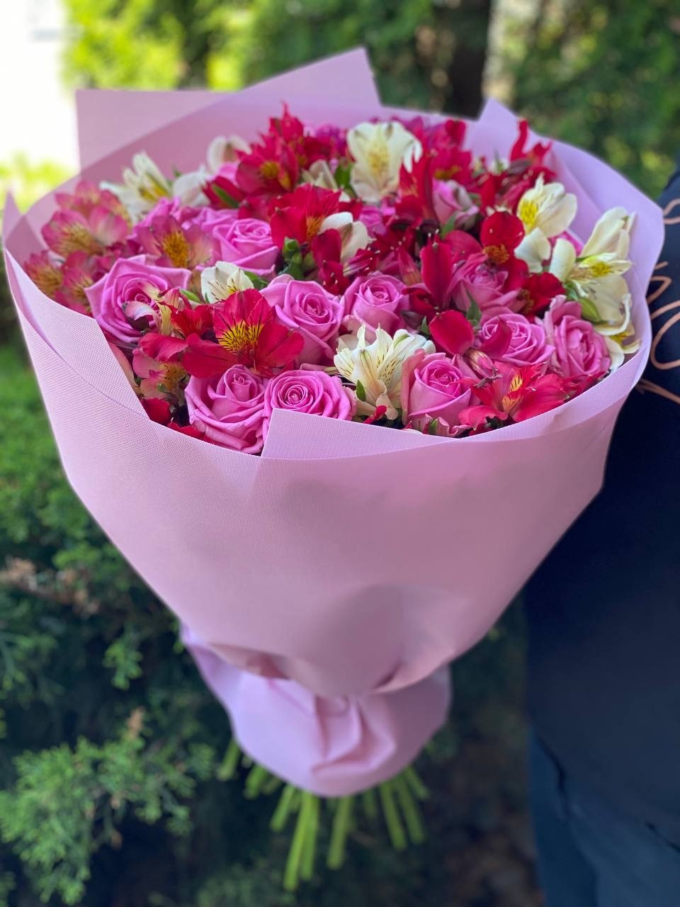 Bouquet of 39 stems Aqua variety and Alstroemeria