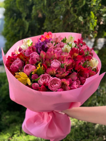 Bouquet of 39 stems Peony-shaped Light variety and Alstroemeria
