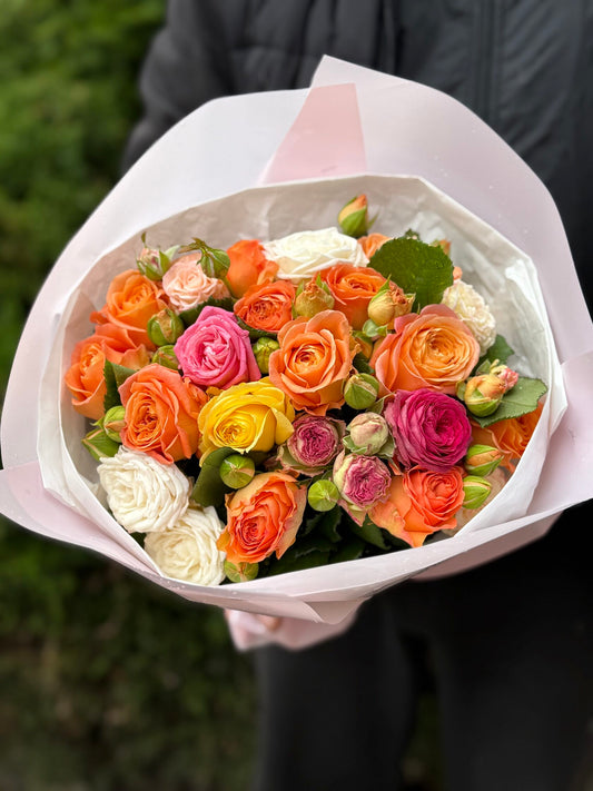 19 Spray Roses Variety Assorted