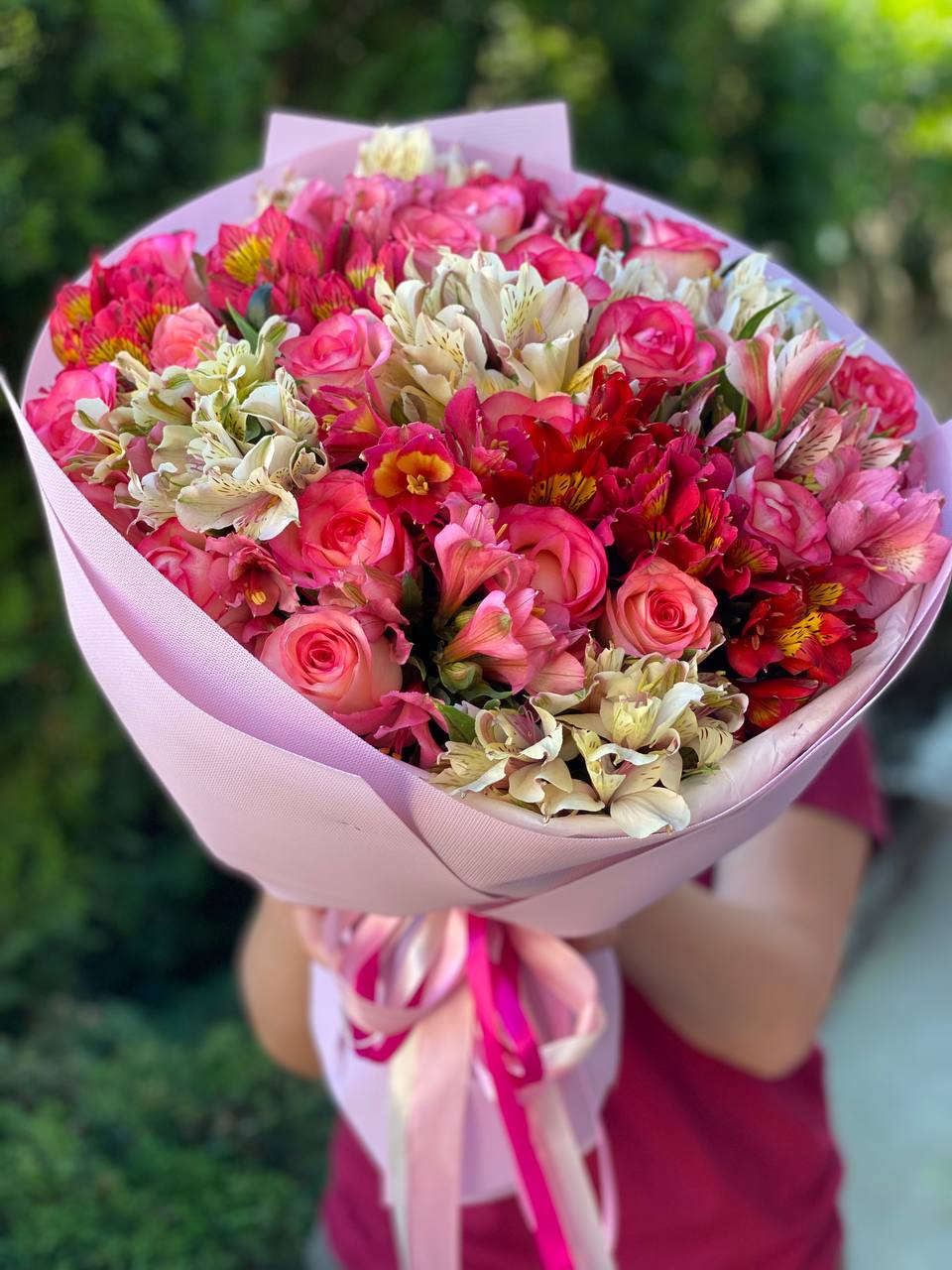 Bouquet of 39 stems Jumilia variety and Alstroemeria
