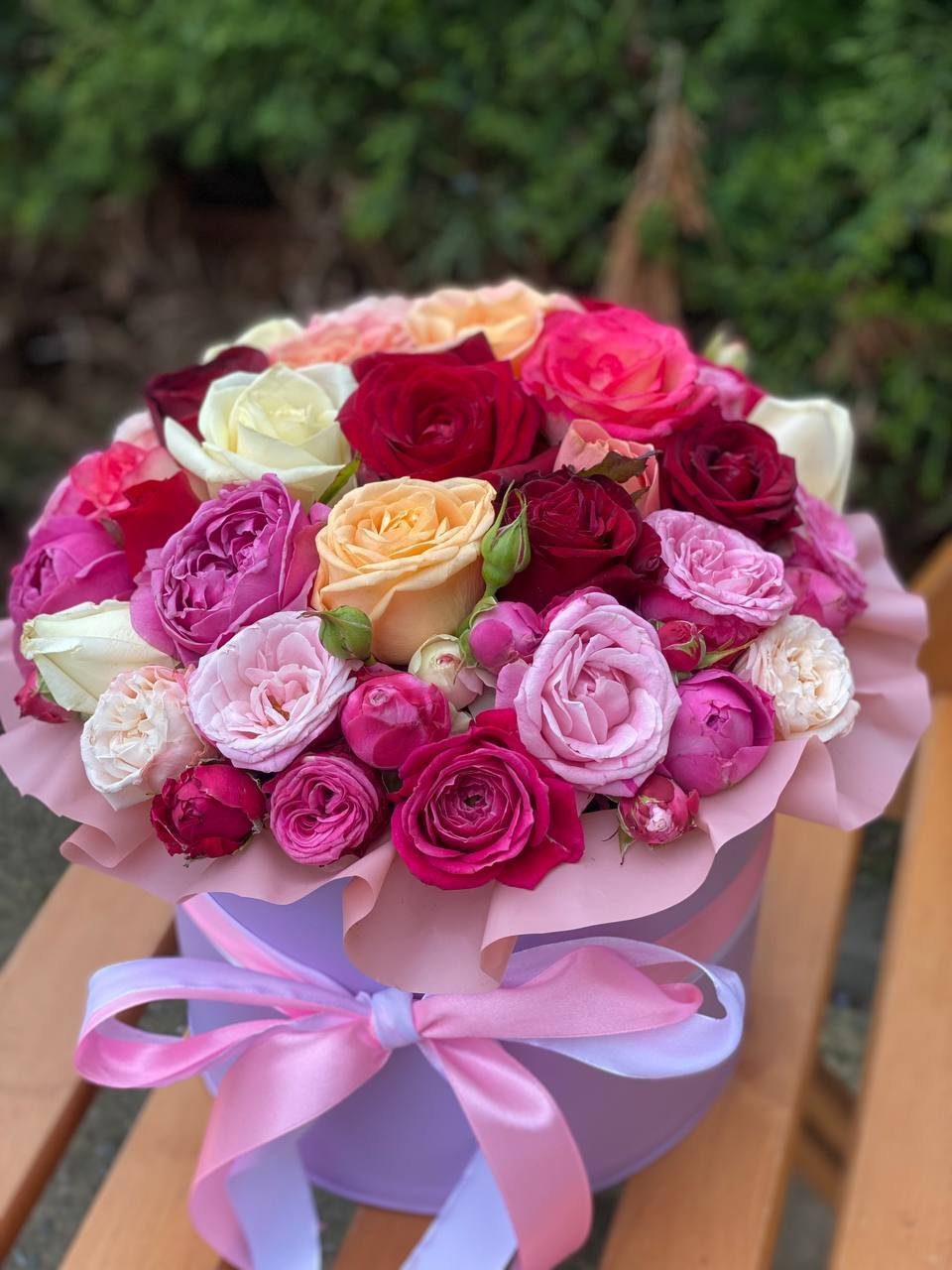 Flowers in a hat box, size M