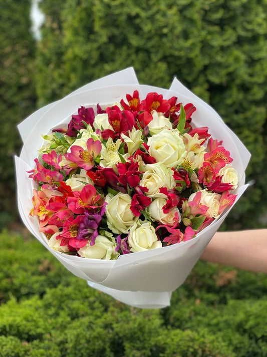 Bouquet of 39 stems Avalanche variety and Alstroemeria