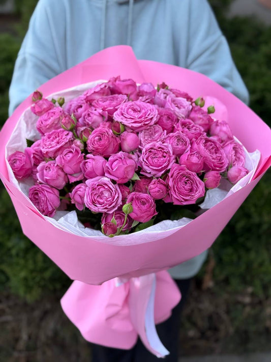 39 peony-shaped branch roses, Lavenderlace variety