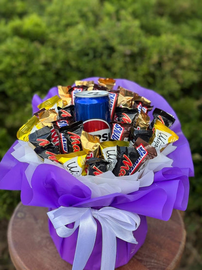 Chocolates in a hat box, Snickers and Pepsi, size M
