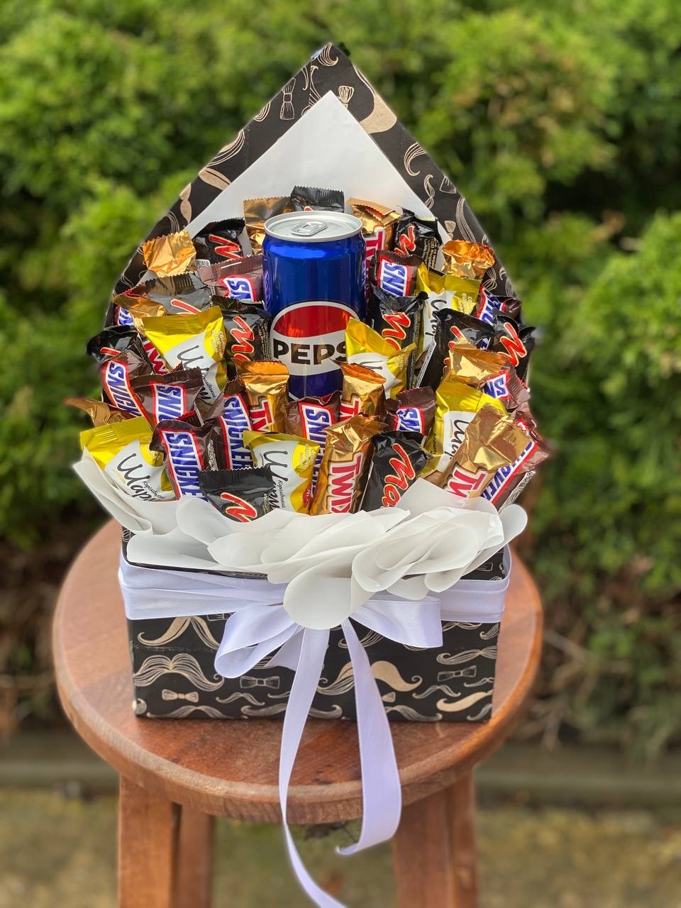 Box envelope with Pepsi and Snickers, size M