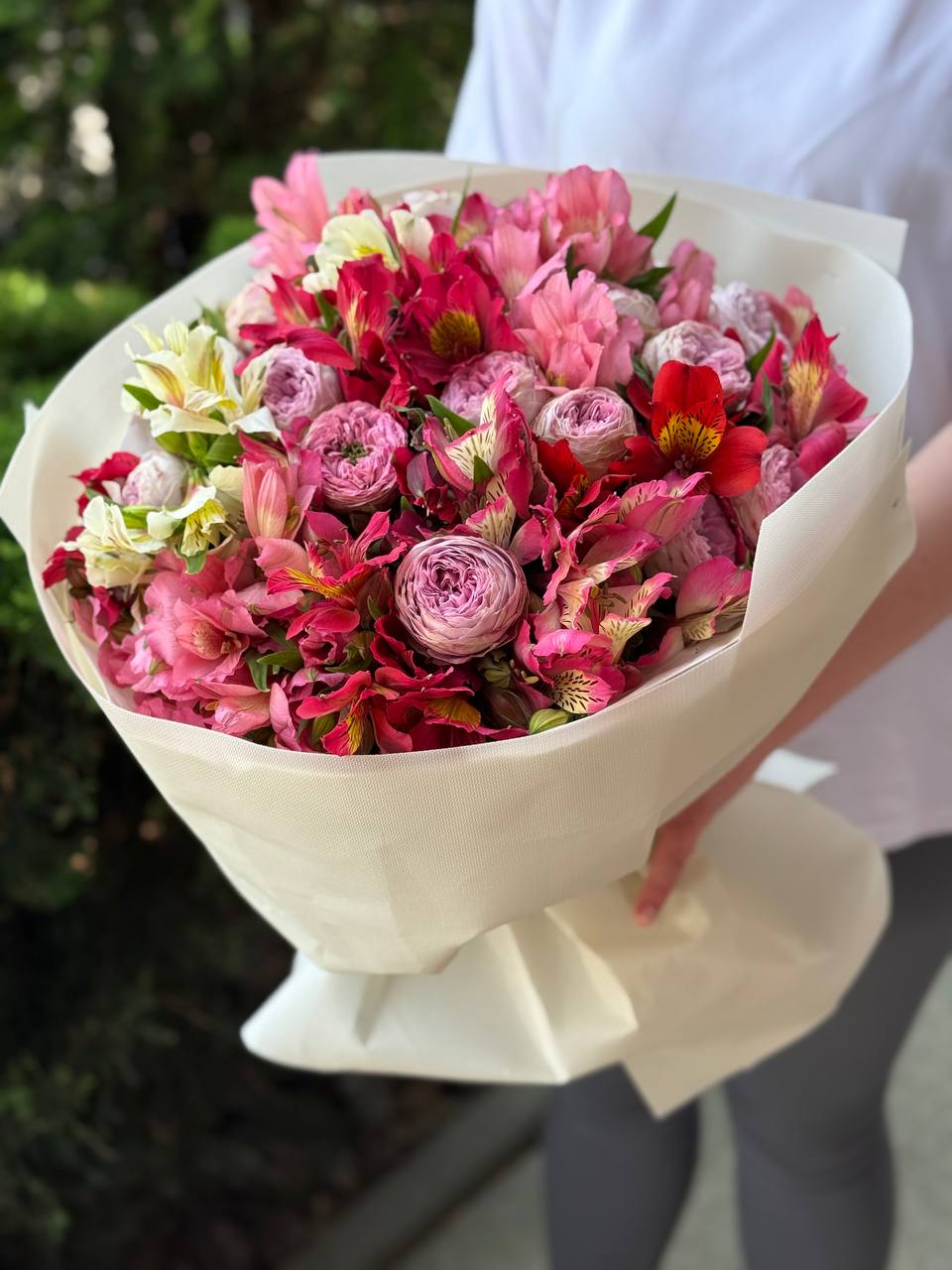 Bouquet of 39 stems Lavender variety and Alstroemeria